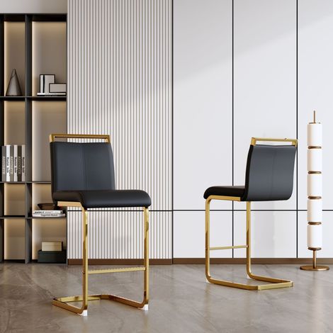 Ensemble de deux tabourets de bar de style nordique. Revêtement en similicuir noir de haute qualité et pieds en métal doré. Convient aux restaurants, cuisines, etc. (1/5)