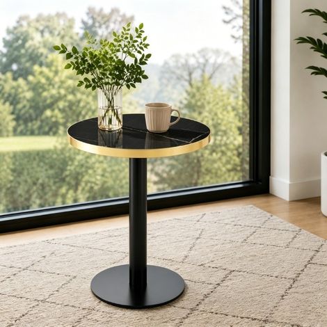 Table d'appoint ronde moderne, plateau effet marbre avec bordure dorée, structure métallique robuste noire et dorée, idéale comme table basse, table de chevet ou table de balcon. (1/5)
