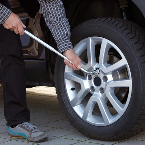 Chiave telescopica per dadi ruota, attacco da 1/2”, con 2 bussole (17/19 mm e 21/23 mm), adatta per auto e veicoli passeggeri. (1/3)