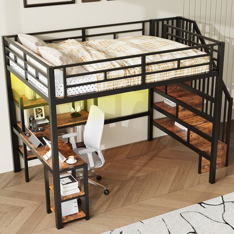 Cama alta de metal negro de 140x200 cm con escritorio integrado, espacio de almacenamiento, escaleras, iluminación LED y estación de carga.