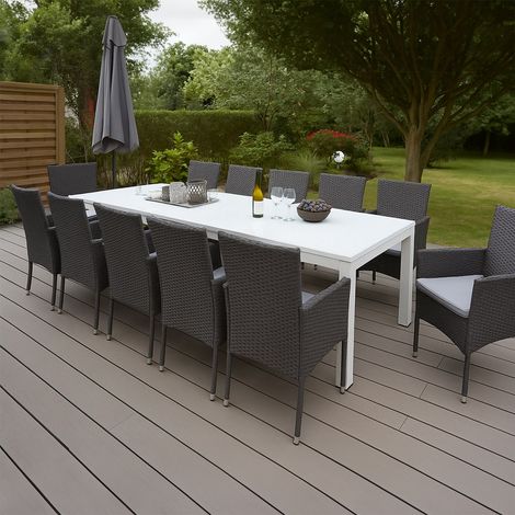 Trigano – Table de jardin aluminium 10 places – Plateau en verre sécurisé – Dimensions 2,2 m x 1 m x 0,8 m – Résistante aux intempéries
