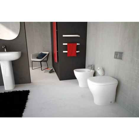 Sanitari Ten a terra distanziati da muro con sedile slim (1/3)