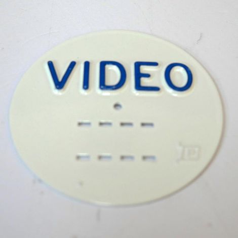 Macaron signalétique (à l'unité) métal blanc diamètre 66mm estampé "VIDEO" bleu 8.5mm type APR DERANCOURT