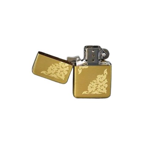 Elegante encendedor de gasolina dorado con grabado Gentelo (1/2)