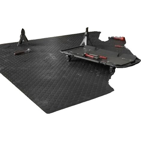 Alfombrilla de suelo, de goma resistente, superficie antideslizante, color negro. (1/2)