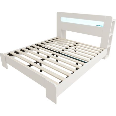 Letto piattaforma in legno bianco 140 x 200 cm con testiera portaoggetti, LED e prese - MODENUIT (1/5)