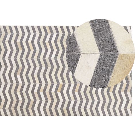 Alfombra de piel de vacuno gris y beige patrón geométrico chevron retro 140 x 200 cm Baggoze