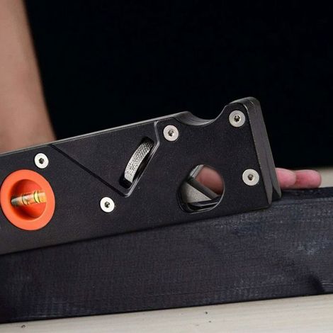 Rabot d'angle manuel 45° pour bois – Chanfrein précis, design noir (1/5)