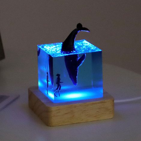 Veilleuse requin plongeur, lampe de table, lampe artisanale en résine, décoration marine 3D en résine, veilleuse lumineuse (mégalodon/baleine). (1/5)