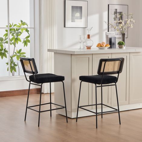 Lot de 2 tabourets de bar en tissu chenille sans accoudoirs. Dossier cadre bois style rotin,pieds métalliques laqués,couleur noir sobre. (1/5)
