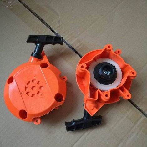 Der manuelle Starter für die Husqvarna 543R Motorsense ist für diese geeignet und erleichtert das Starten.