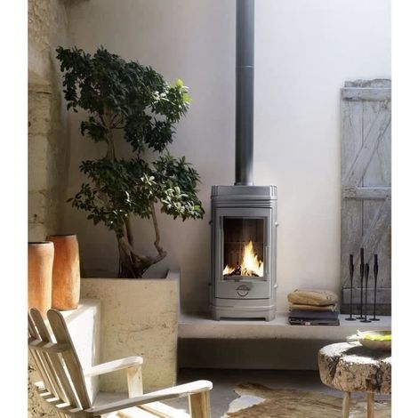 Invicta – Poêle à bois 10 kW – Rendement 76% – Longueur de bûches 34 cm – Surface de chauffe 52 à 160 m² – Label Flamme verte 5 étoiles (1/3)