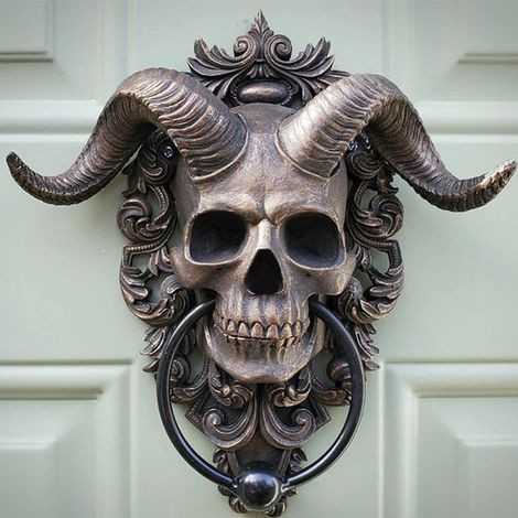 Heurtoir de porte décoratif en forme de crâne de dieu cornu, à suspendre. Heurtoir de porte gothique robuste, décoration murale. (1/5)