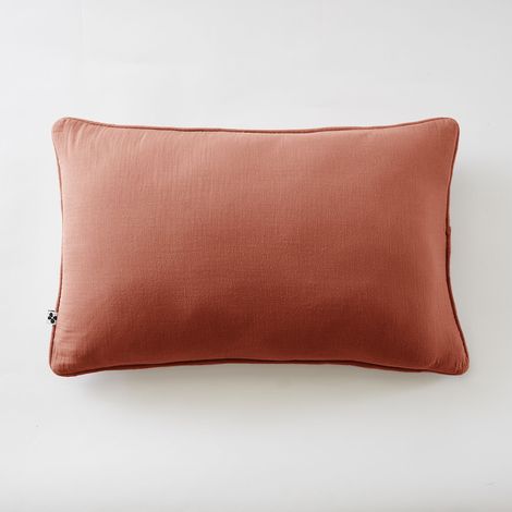 Coussin déhoussable 40 x 60 cm – Gaze de coton unie GAÏA Terracotta (1/3)