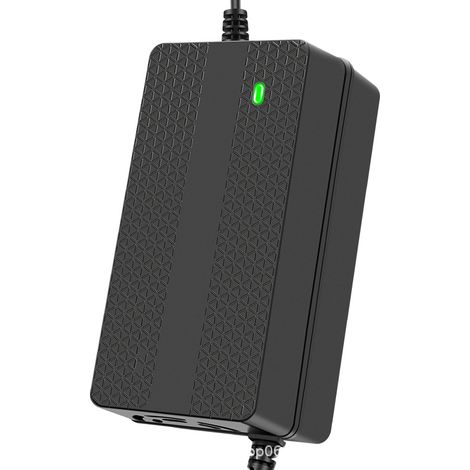 Chargeur intelligent Byre pour batteries 48 V, 60 V, 72 V et 96 V (50 Ah et 60 Ah), compatible avec tricycles électriques, vélos, scooters, quads et karts. (1/5)
