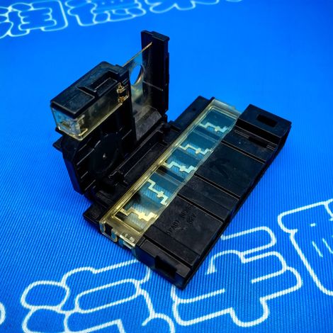 Le fusible 24380-3JA1A convient à la prise de fusible de la borne positive de la batterie Nissan Infiniti QX6013 Teana. (1/4)