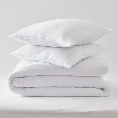 Pack Couette Blanrêve 240 x 220 cm + 2 Oreillers 60 x 60 Gamme Microfibre "Douceur" traité Anti Acarien Soft & care