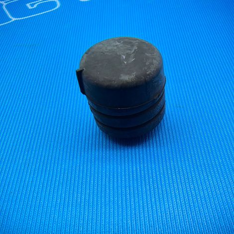 65822-2FJ0A is suitable for Venucia D50 and R50 front hood buffer rubber, hood rubber block, and head cover rubber granules. (1/4)