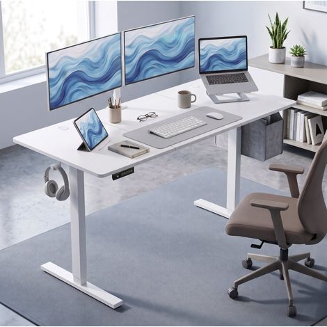Bureau assis-debout électrique réglable de 72 à 118 cm, plateau 140 x 60 cm, mémoire LED 3 positions, 2 passe-câbles, crochets et capteur anticollision, blanc – CHICFURN (1/5)
