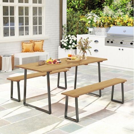 Tavolo da giardino 3 pezzi per 6 persone, con 2 panche e foro ombrellone, legno naturale DESVIAE (1/5)