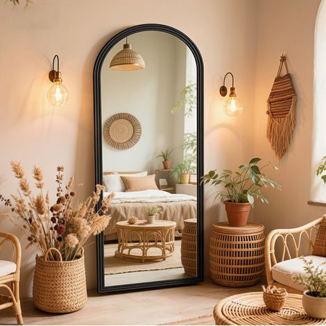 Miroir pleine longueur incurvé 160 x 50 cm avec support métallique réglable, cadre bois noir et image claire pour maison ou commerce - CHICFURN (1/5)