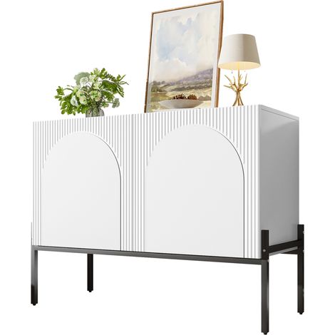 CHICFURN Aparador blanco de 2 puertas con patas de metal, diseño de arco y líneas acanaladas, mueble auxiliar moderno minimalista para salón, comedor o recibidor (1/5)