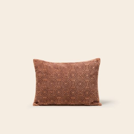 Housse de coussin en Velours brodé de fil coton SOLAYA (1/4)