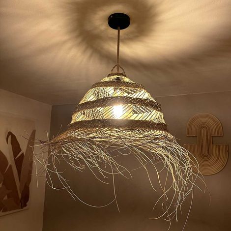 Abat-jour en paille naturelle ajourée – Taille M 40 cm – Luminaire ethnique chic pour intérieur – Diffusion de lumière optimale (1/5)