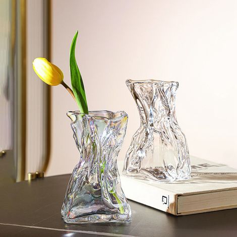 Interdit à la vente au Royaume-Uni Un vase luxueux et coloré en verre plié de papier, parfait pour le salon et la table à manger, orné de roses séchées cultivées en hydroponie. (1/5)