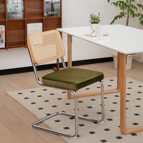 Silla de comedor de ratán y terciopelo verde, estructura cromada, apilable (1/5)