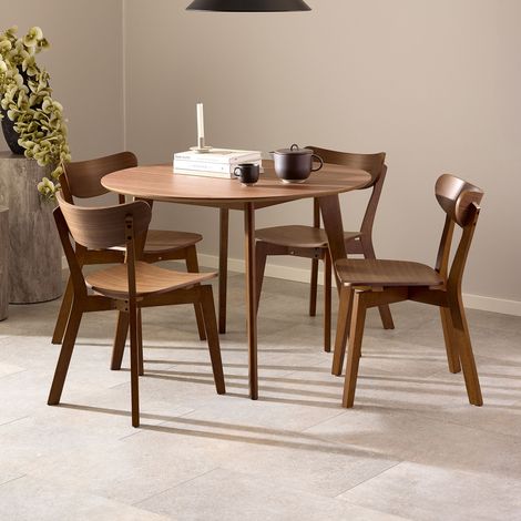 Ebuy24 – Lot de 2 chaises en bois d'hévéa brun 45x55x79 cm – Dossier incurvé et tiges aplaties – Design léger et simple – Prêtes à monter (1/5)