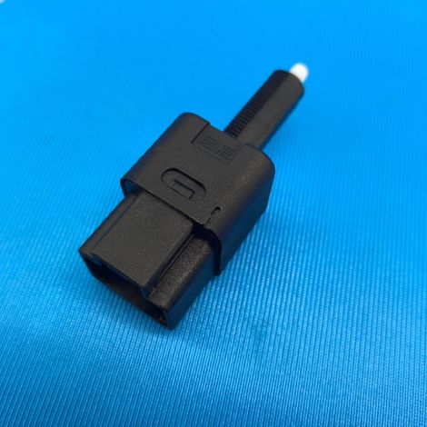 25320-2FK1B est un interrupteur de feu stop/interrupteur de feu de stationnement à 4 broches pour les véhicules Venucia D60T70T90. (1/4)