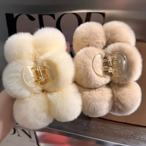 Lot de deux pinces à cheveux surdimensionnées en peluche avec oreilles de lapin - Adorables pinces à cheveux en faux pompon, pour queue de cheval sécurisée pour femmes A (1/5)