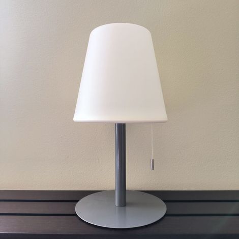 Lampada da tavolo a LED ricaricabile IP44 con interruttore a tirante ed effetti RGB