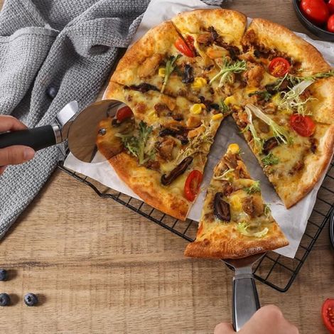 Coupe Pizza 2 en 1 - Acier Inoxydable - Durable - Facile à nettoyer (1/4)
