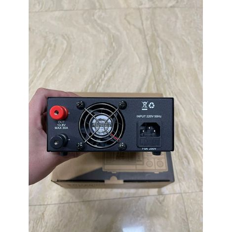 Radio station/base station/vehicle radio voltage regulator, 220V to 13.8V, with power cord and LCD display. (1/5)