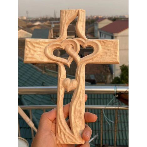 Croix en Bois Sculptée Coeurs Entrelacés, Croix d'Amour Murale, Décoration Murale Artisanale en Bois pour Salon et Maison (1/5)