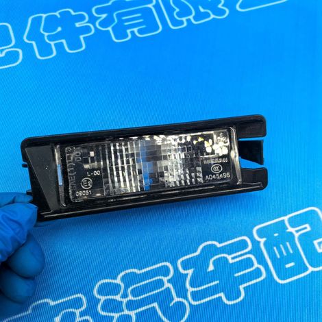 26510-2FK0A and 265102FK0A are rear license plate light accessories for 2014-2016 Venucia R30 vehicles. (1/4)