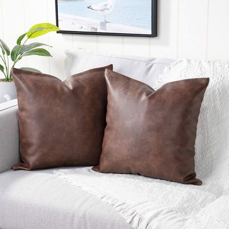 Set mit 2 dekorativen Kissenbezügen aus modernem Kunstleder, 45x45 cm, dunkelbraun, für Wohnzimmer oder Sofa.