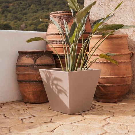 CLAVEL 40 Macetero Cuadrado de Interior y Exterior Para Plantas y Flores Muy Resistente al Paso del Tiempo. Hecho de Polietileno en España - Negro