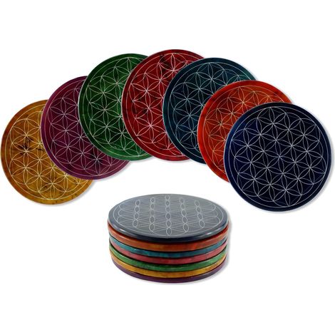 Lot de 7 dessous de verre en stéatite avec fleur de vie - 7 couleurs - Couleurs chakras - Diamètre : 10 cm - Fait main - Gravure - Rond - Décoration murale spirituelle et de table (1/5)
