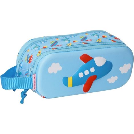Elegante y funcional, esta bolsa cuenta con dos compartimentos separados con cremalleras, ideales para mantener tus objetos organizados y al alcance d