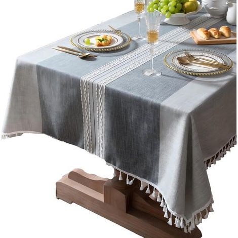 Tovaglia rettangolare lavabile con nappe, antipiega e antipolvere, ideale per decorare la cucina, la sala da pranzo e i tavoli delle feste. Dimensioni: 100 x 160 cm. (1/5)