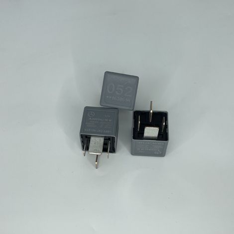 Relais Merceaige-Benz 052 A0035421619, Referenz V23134-J52-X491, relais Tyco 003542161