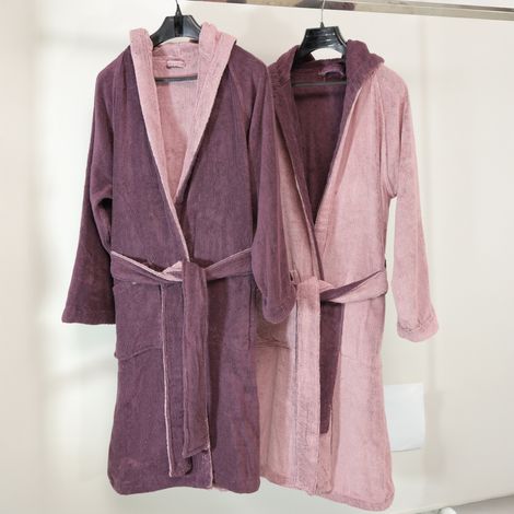 Albornoz Seha, 100% Algodón con Capucha Reversible, Estructura Violeta, Tono Ciruela, Rosa (1/5)