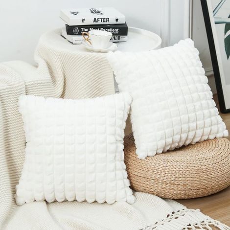 Lot de 2 Housses de Coussin Beige 45x45cm en Fausse Fourrure Douce de Taie d'oreiller avec Texture de Plaid Idéales,Blanc (1/4)