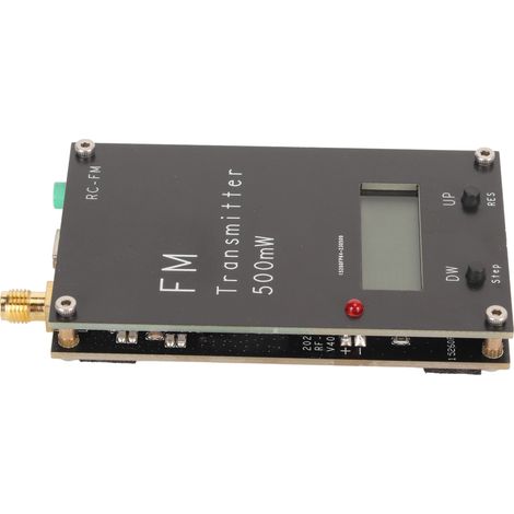 Un émetteur FM de 500 mW avec écran LCD, interface USB-C et son stéréo 88-108 MHz, avec une portée de diffusion allant jusqu'à 2000 mètres. (1/5)