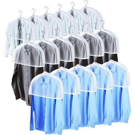 24 Kleidungsstücke, darunter Schulterbedeckungen, Kleidungsstücke, Aufbewahrungsmöglichkeiten für den Kleiderschrank, Anzugjacken und Kleider. (1/3)