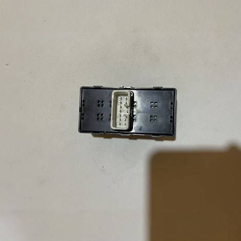93570-4H300 window regulator switch assembly is suitable for HYUNDAI i800 Starex H-1iMax (1/4)