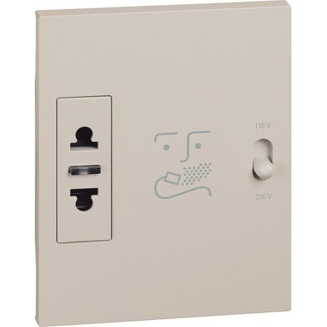 Living Now prise RASOIR 230V 3 modules sable BTICINO BTKM4177